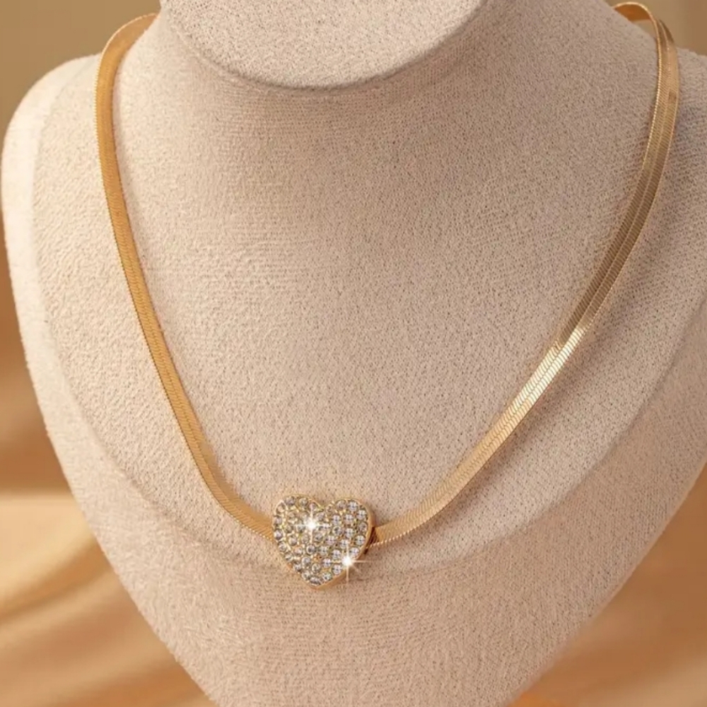 GOLD AND DIAMOND HEART NECKLACE
